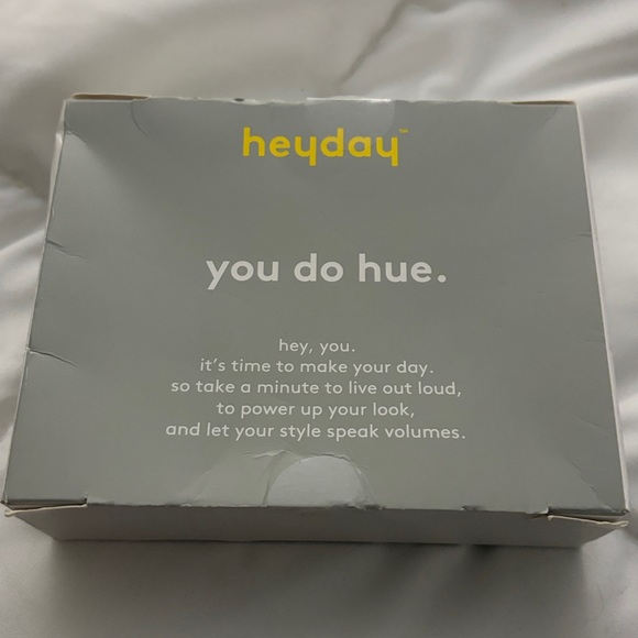 Heyday White and Purple Daisy Earbud Case Cover - Picture 5 of 5